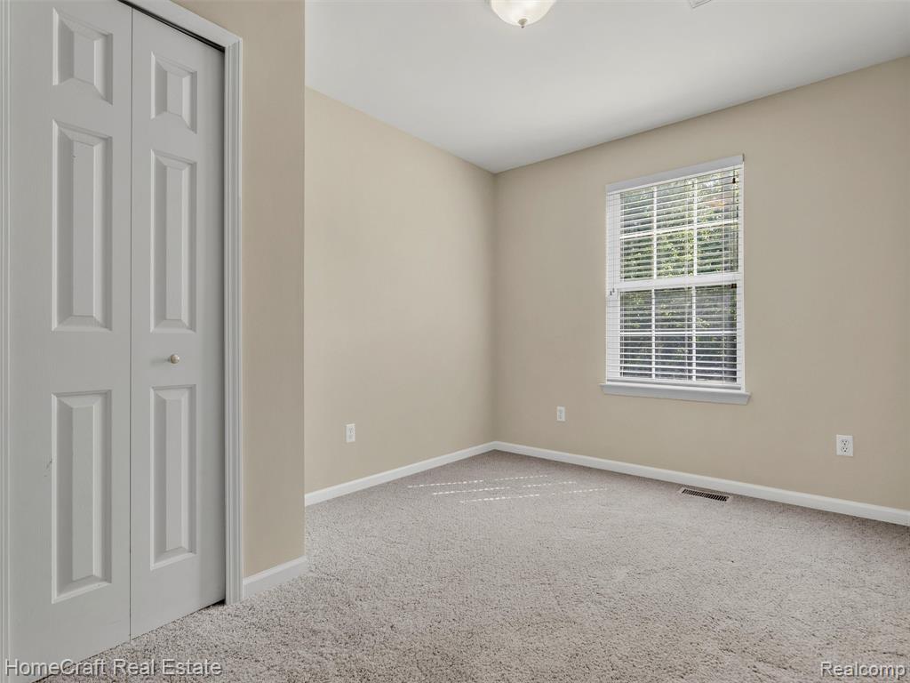 5930 FORESTAL Drive, Waterford, MI 48327 — Photo 23