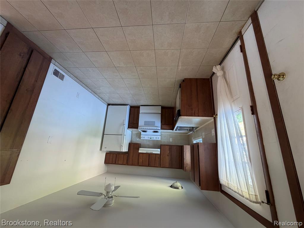 955 S 10th Street, St. Clair, MI 48079 — Photo 4