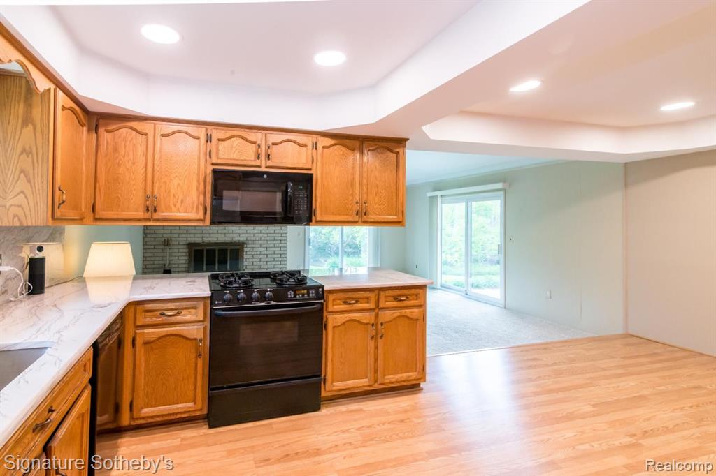 6279 WALKER Court, Troy, MI 48085 — Photo 14