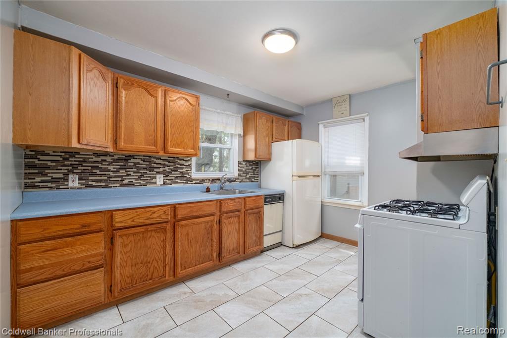9388 Salem, Redford, MI 48239 — Photo 5