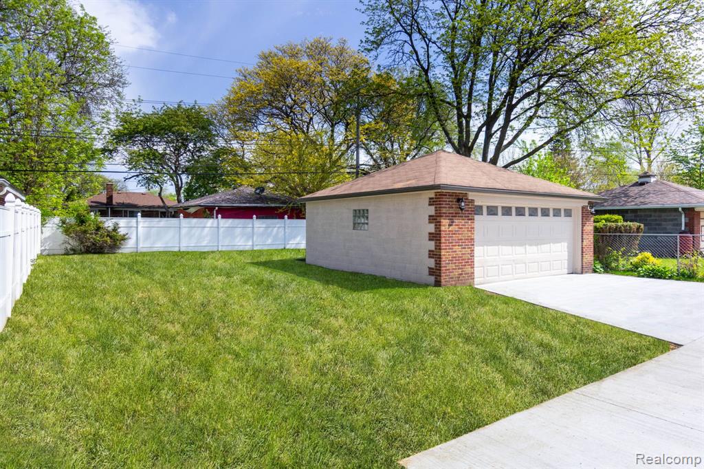 16115 Veronica Avenue, Eastpointe, MI 48021 — Photo 31