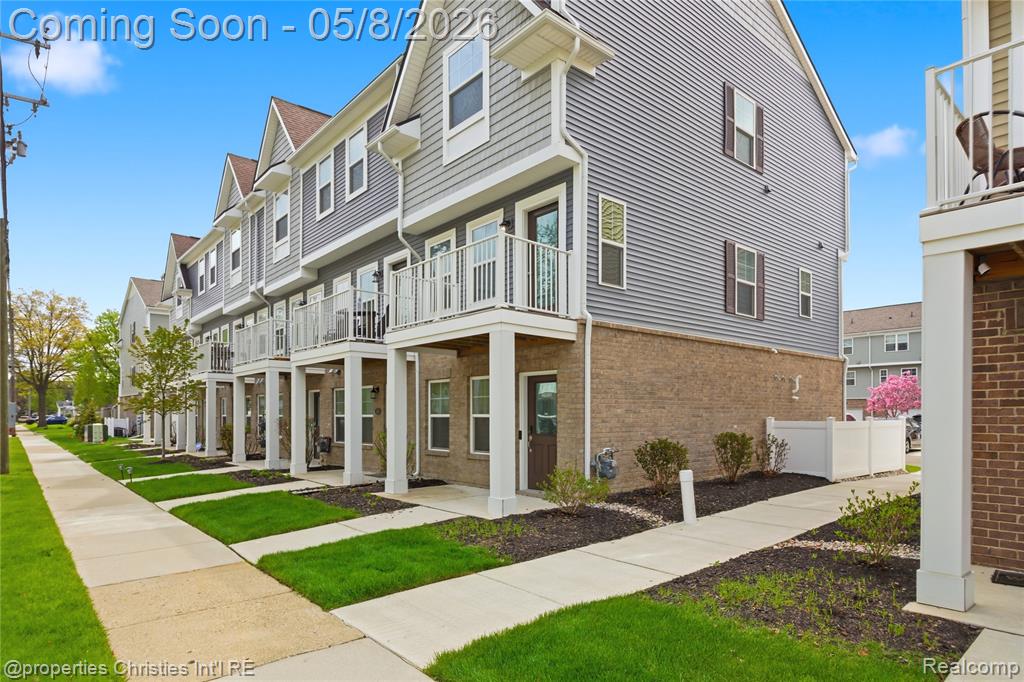 402 Jeff Keeton Drive, Hazel Park, MI 48030 — Photo 26