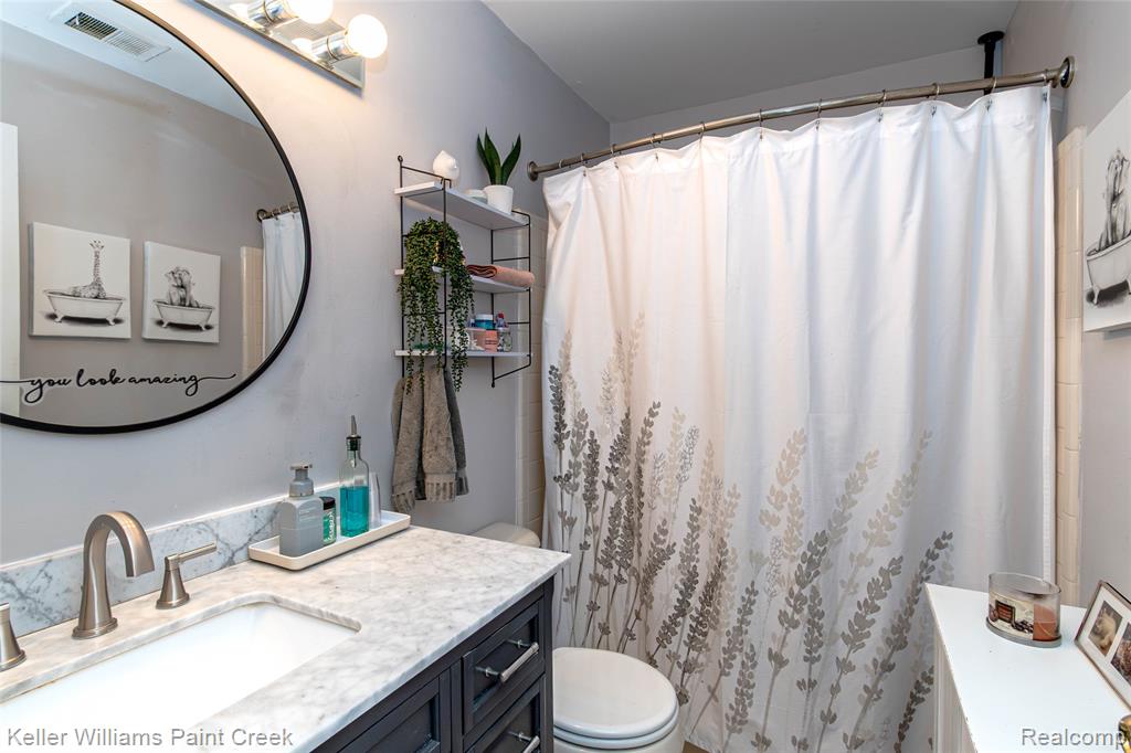 17437 Utica Oaks Lane, Roseville, MI 48066 — Photo 26