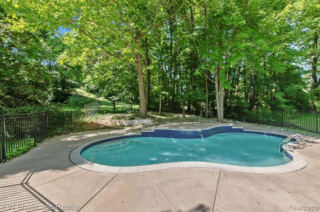 6255 WHISPERING MEADOWS Drive, White Lake, MI 48383 — Photo 54