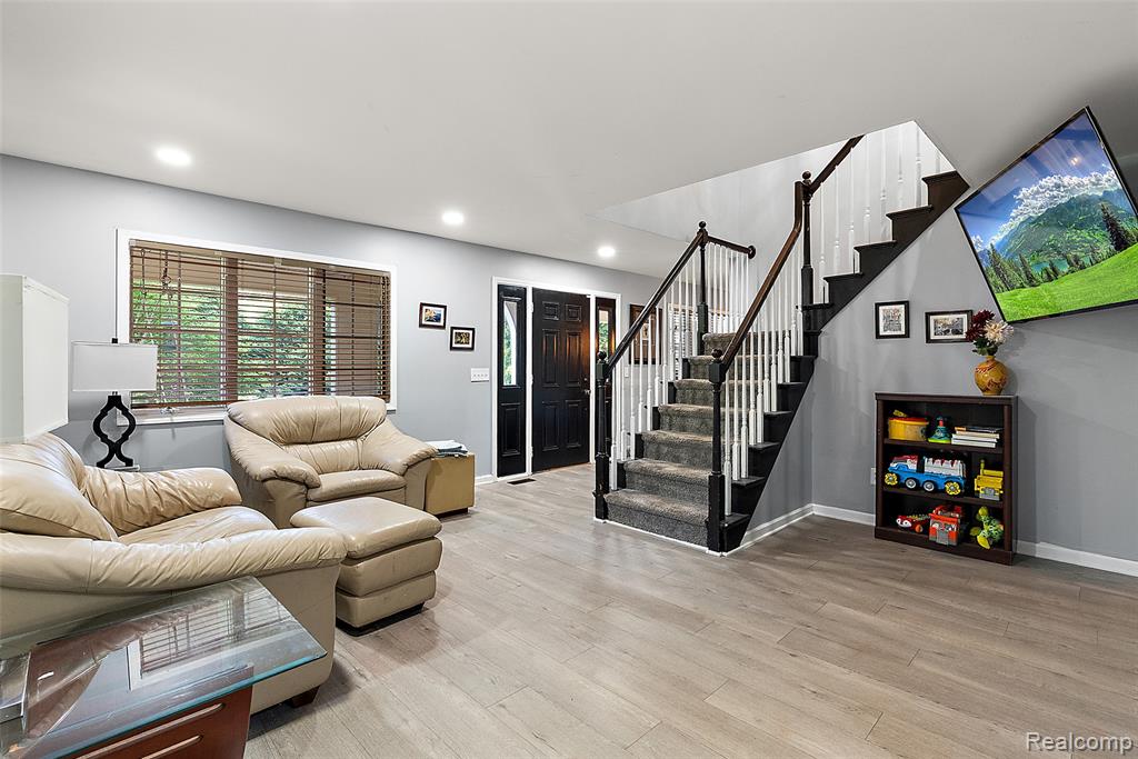 2475 S Ortonville Road, Ortonville, MI 48462 — Photo 5