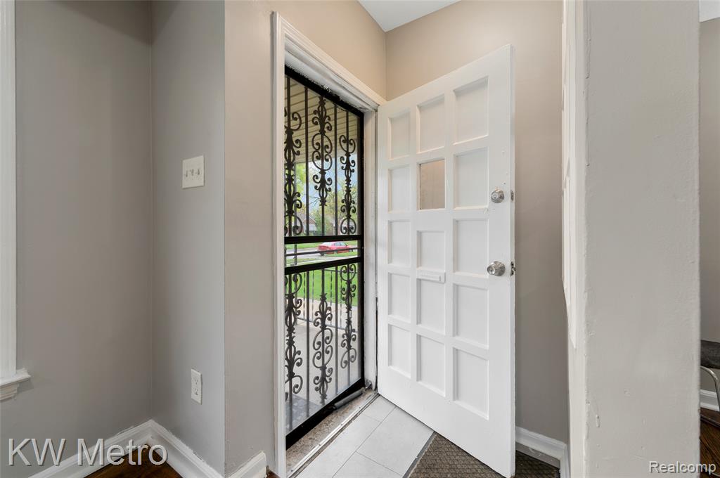 22591 N Kane Street, Detroit, MI 48223 — Photo 4