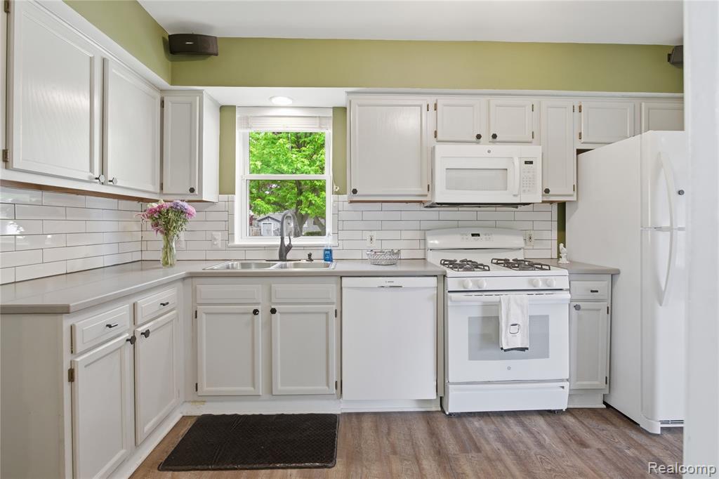 1271 E Barrett Avenue, Madison Heights, MI 48071 — Photo 11