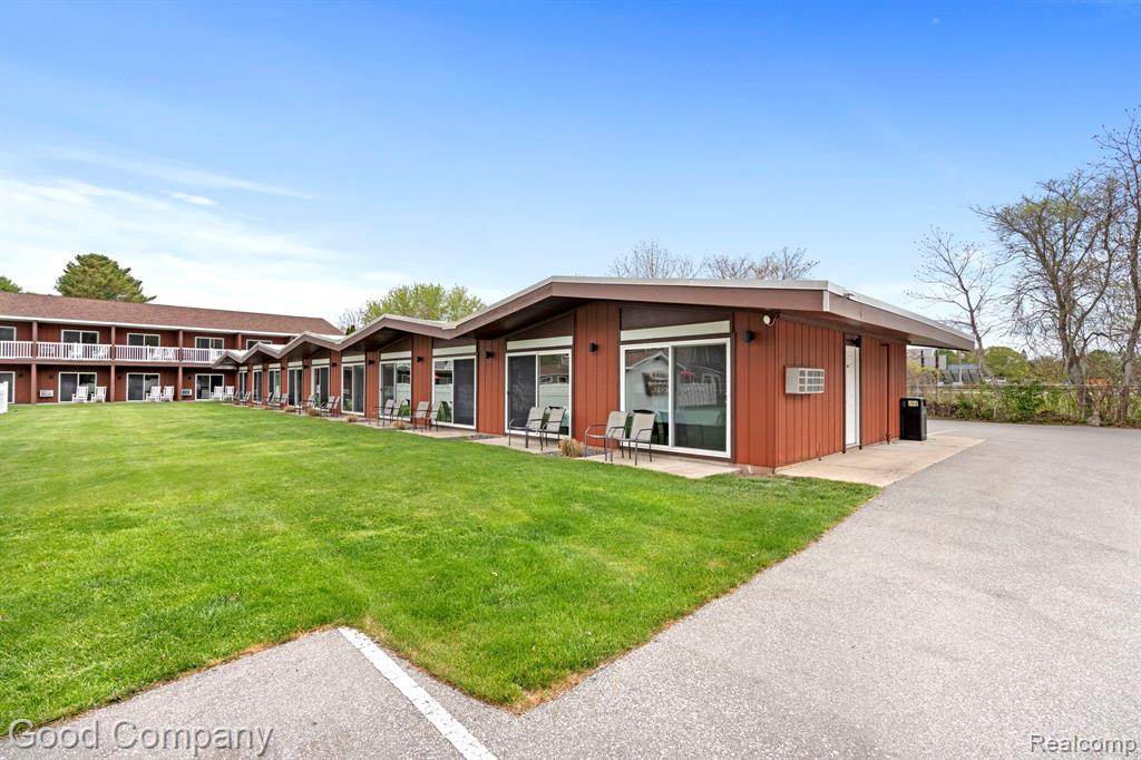 612 N LAKESHORE Drive, Ludington, MI 49431 — Photo 71