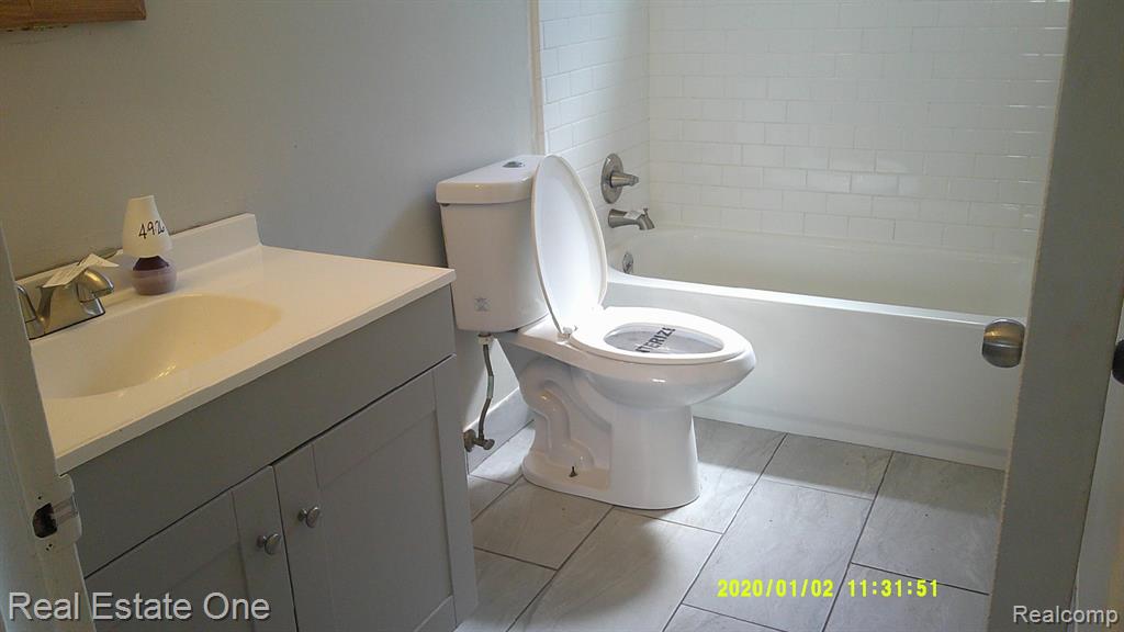18949 Kenosha Street, Harper Woods, MI 48225 — Photo 14
