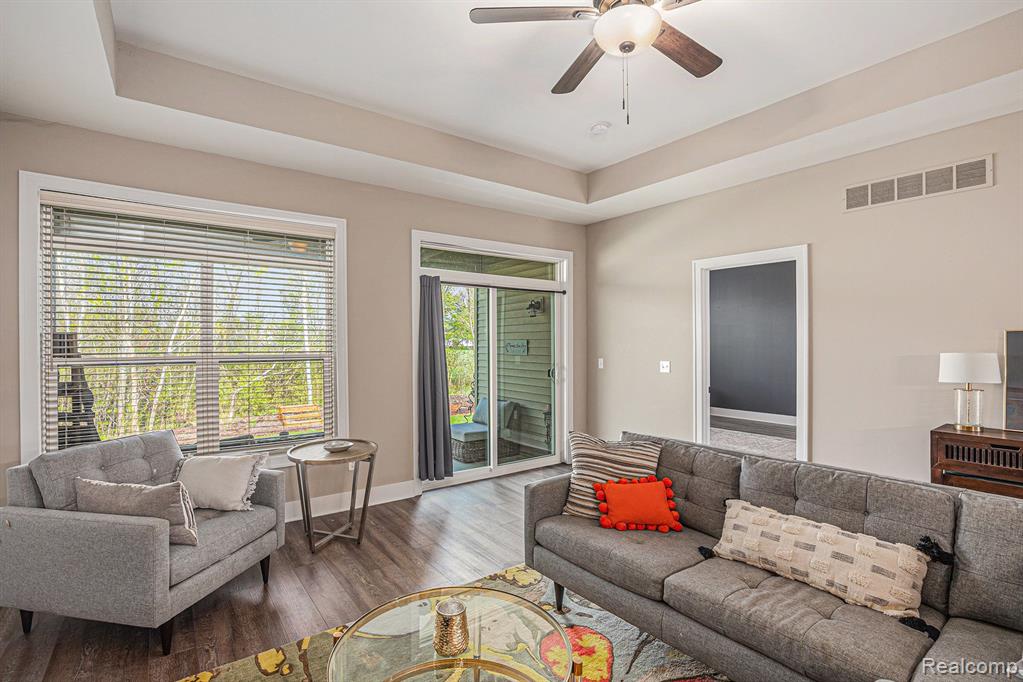 54313 CAMDEN Circle, New Baltimore, MI — Photo 5