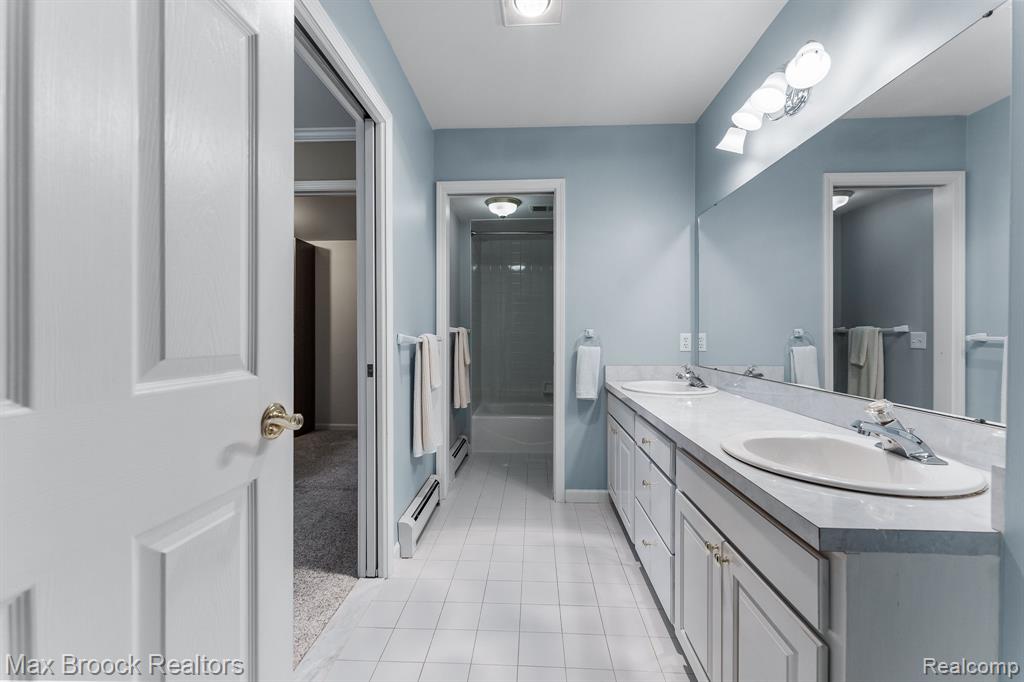 20403 Robinway Drive, Clinton Twp, MI 48036 — Photo 23