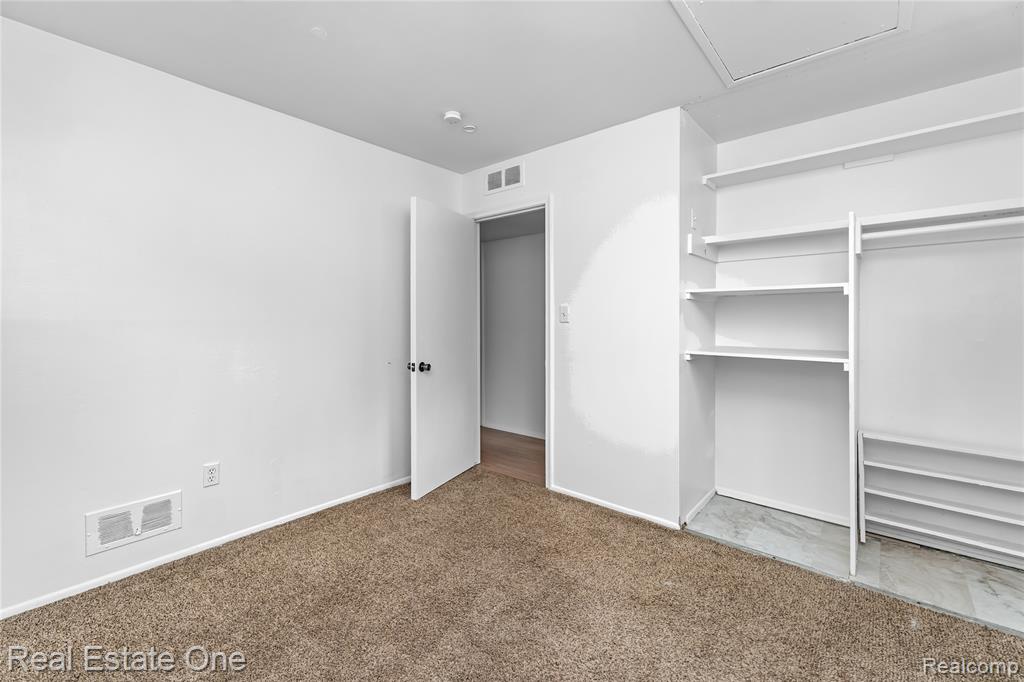 4718 Roosevelt Boulevard, Dearborn Heights, MI 48125 — Photo 14