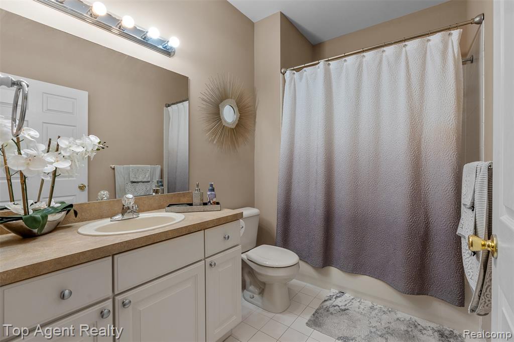 44258 Constellation Drive, Sterling Heights, MI 48314 — Photo 17