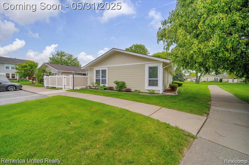39725 Village Wood Lane, 39, Novi, MI — Photo 3