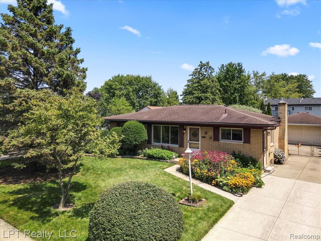 50422 Spruce Drive, Chesterfield, MI 48047 — Photo 2