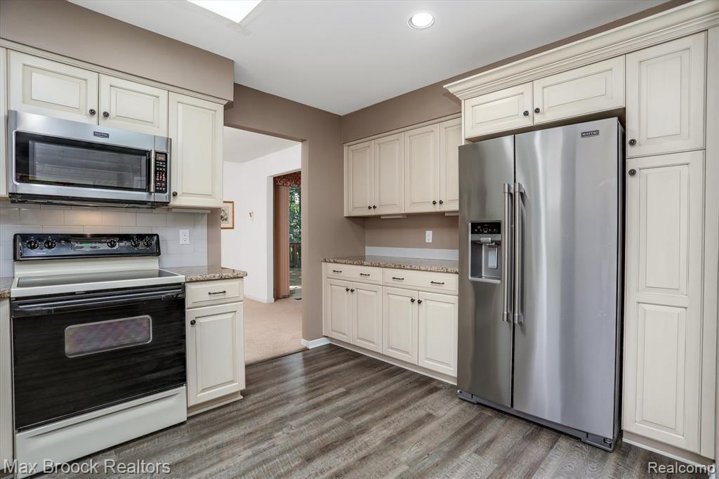 6257 GATEWOOD, West Bloomfield, MI — Photo 11
