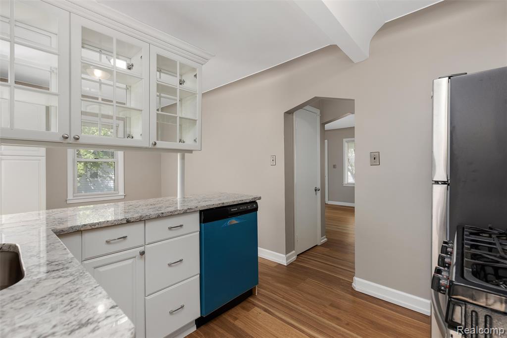 712 Golf Avenue, Royal Oak, MI 48073 — Photo 6