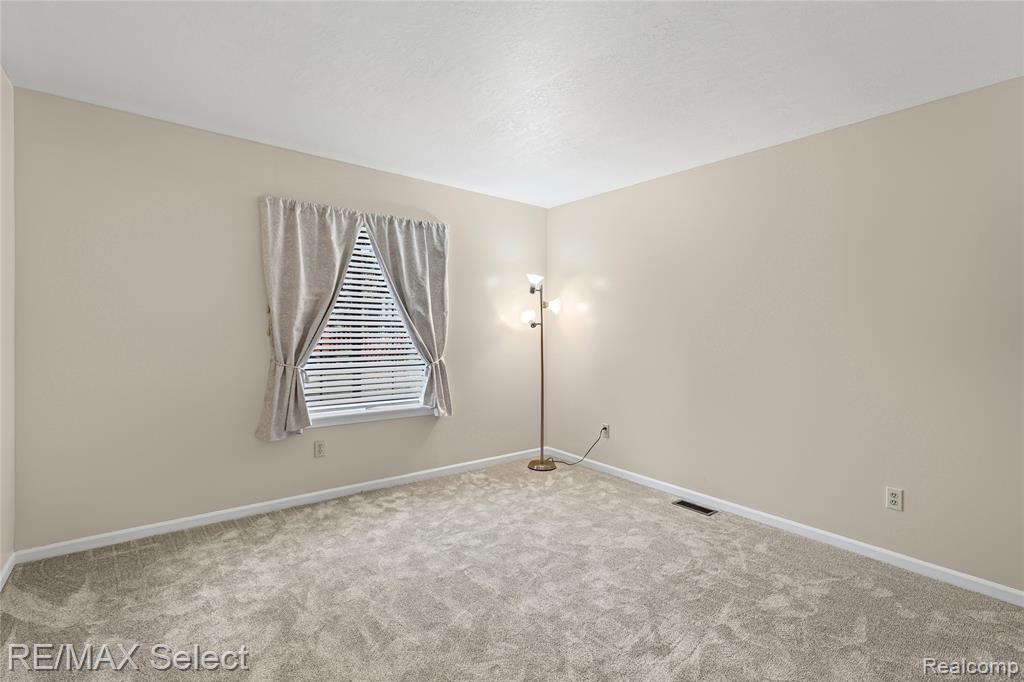 5059 Sandalwood Drive, Grand Blanc, MI 48439 — Photo 19