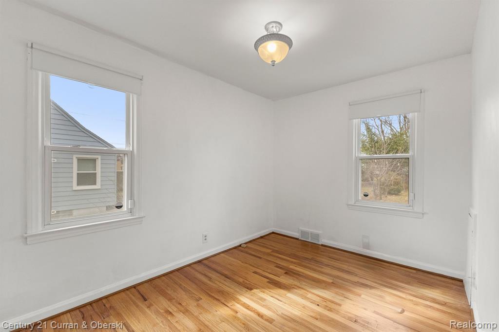 4615 MANDALAY Avenue, Royal Oak, MI 48073 — Photo 3