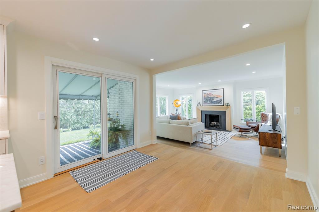 655 CANTERBURY Road, Grosse Pointe Woods, MI 48236 — Photo 23