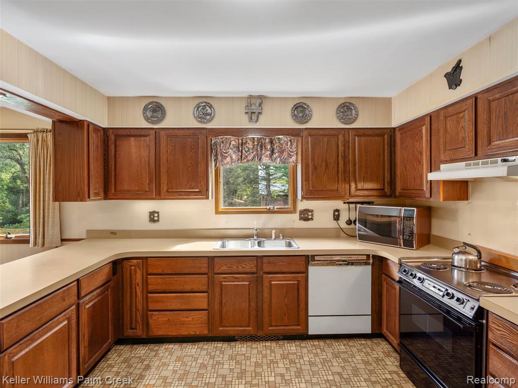 5500 Seymour Lake Road, Oxford, MI 48371 — Photo 21
