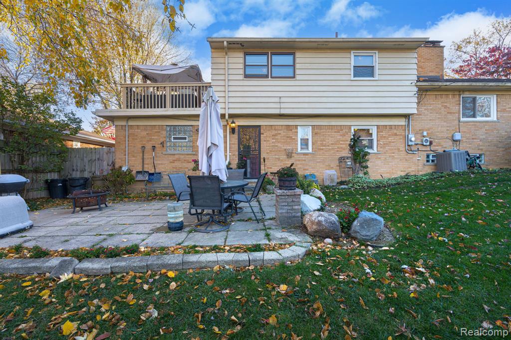 392 Cambridge Drive, Mount Clemens, MI 48043 — Photo 6