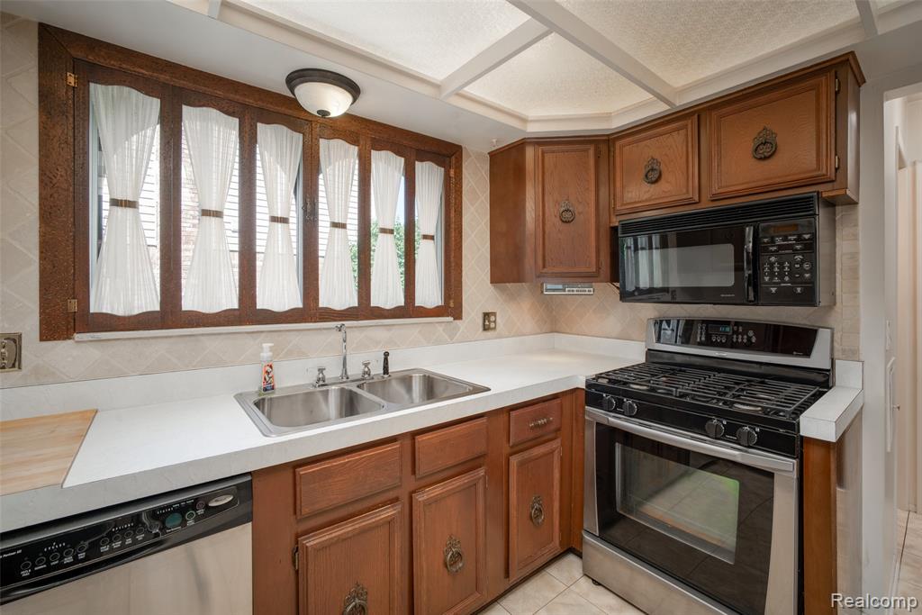 42929 Versailles Road, Canton, MI 48187 — Photo 11