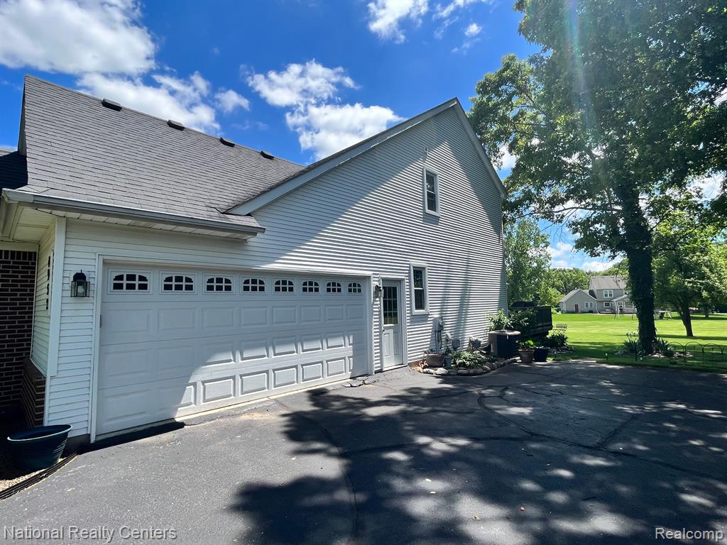 4952 STILLMEADOW Drive, Howell, MI 48843 — Photo 28