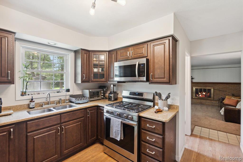 4015 VILLAGE Square, Brighton, MI 48114 — Photo 23