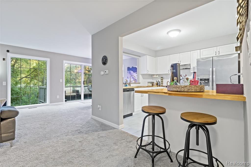 549 Winwood Court, Walled Lake, MI 48390 — Photo 10