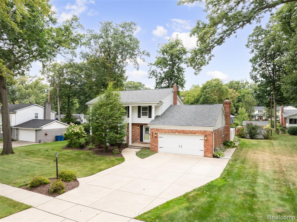 527 Greenwich Lane, Grand Blanc, MI 48439 — front exterior