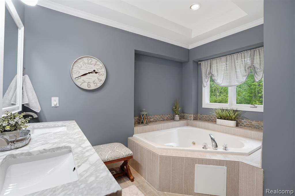 8235 Ironwood Drive, Pinckney, MI 48169 — Photo 17