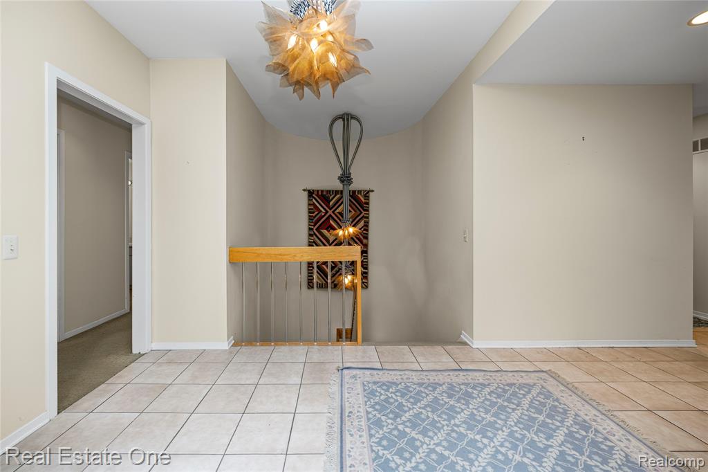 5000 Mirror Lake Court, 19, West Bloomfield, MI 48323 — Photo 7