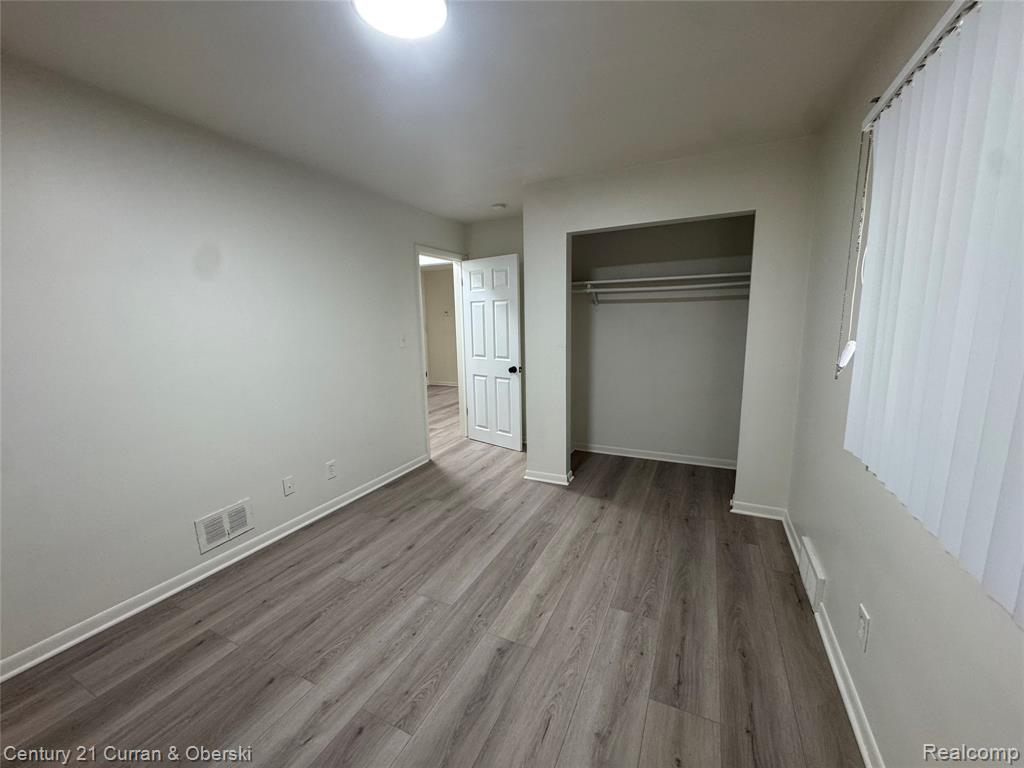 8402 Robindale Avenue, Dearborn Heights, MI 48127 — Photo 15