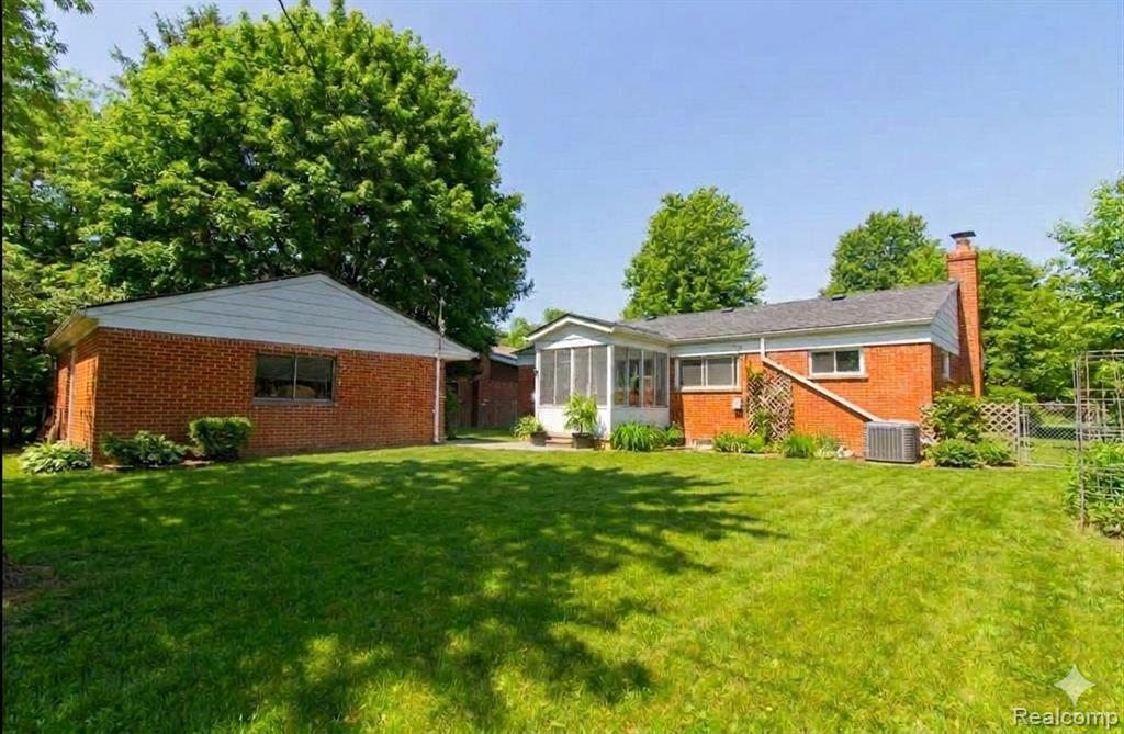 26923 Constance Avenue, Dearborn Heights, MI 48127 — Photo 29