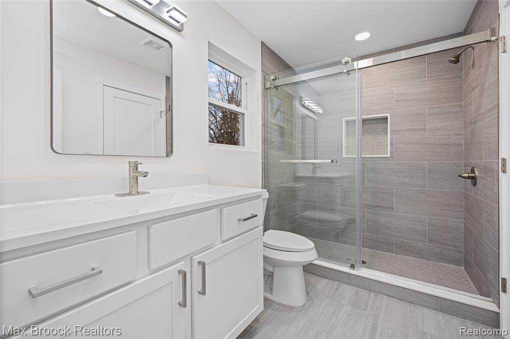 17348 Hilton Street, Southfield, MI, 48075