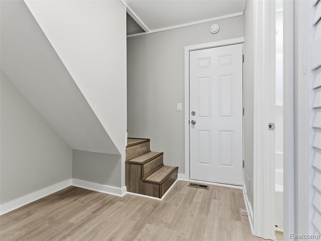 23449 Carlisle Avenue, Hazel Park, MI 48030 — Photo 19