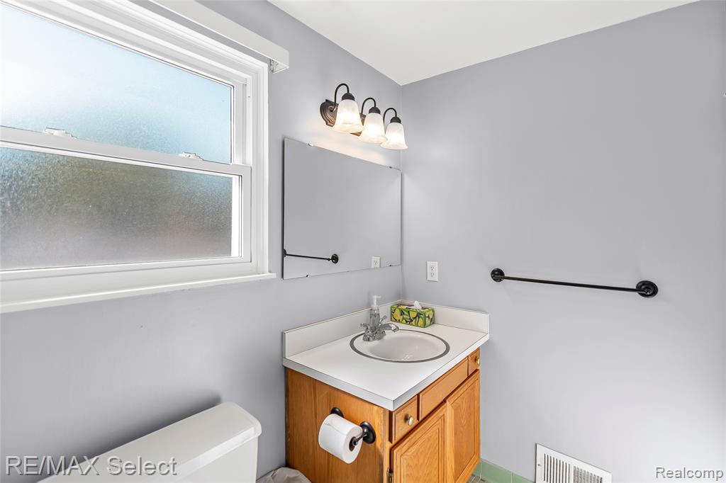 445 Bellewood Drive, Flushing, MI 48433 — Photo 14