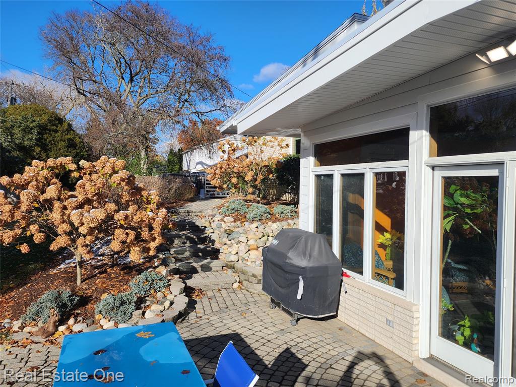 View of patio / terrace with area for grilling