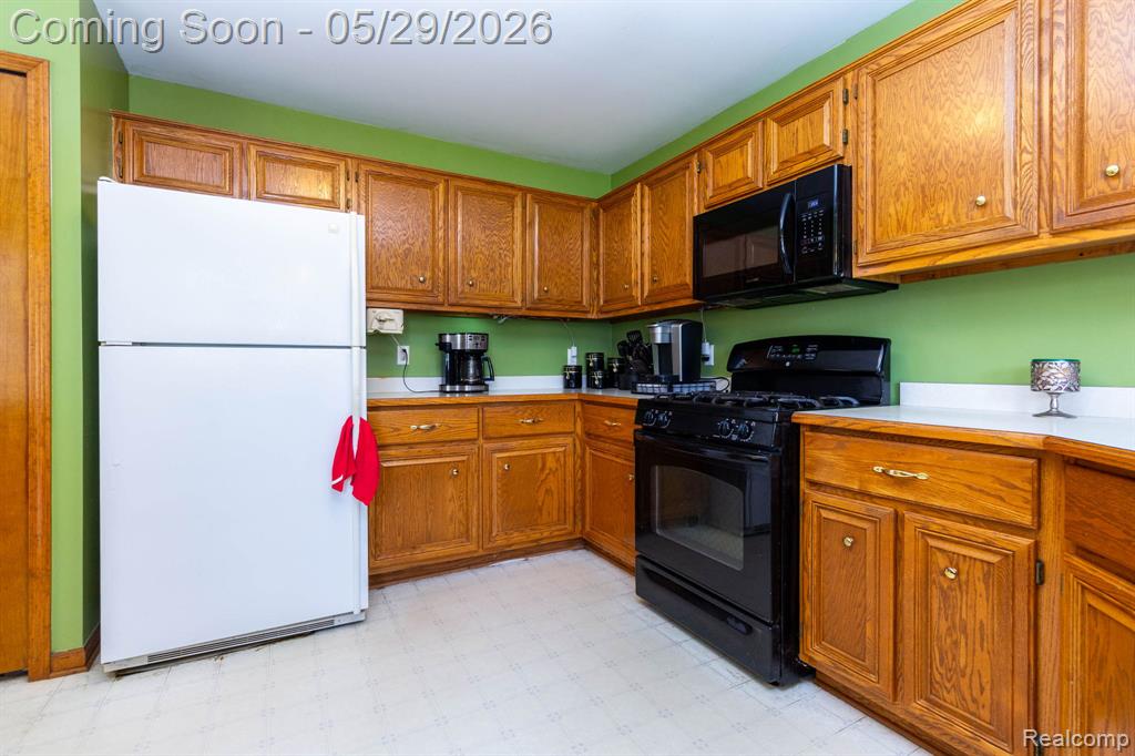 24227 Brentwood Drive, Trenton, MI 48183 — Photo 10