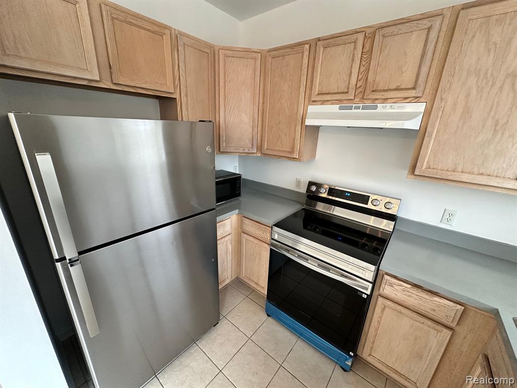 44628 GWINNETT Loop, Novi, MI 48377 — Photo 8