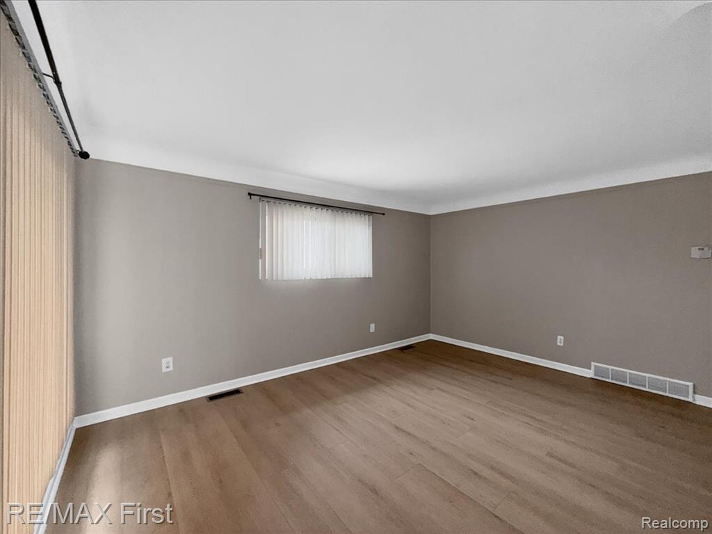 28326 Couzens Avenue, Madison Heights, MI 48071 — Photo 5
