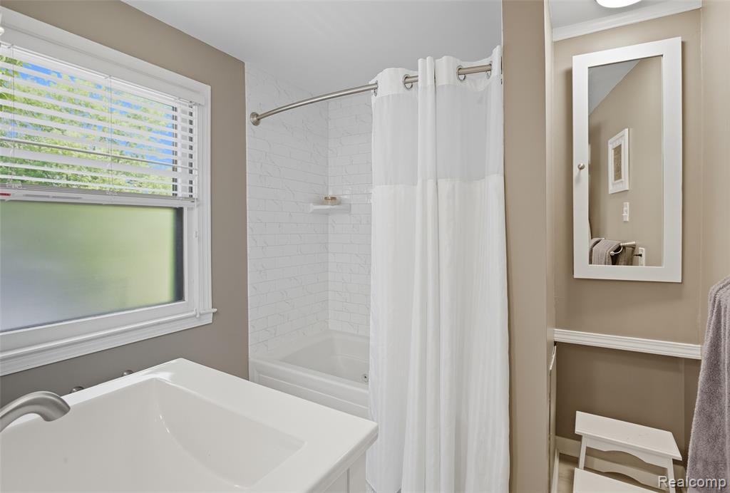 10554 Nadine Avenue, Huntington Woods, MI — Photo 28
