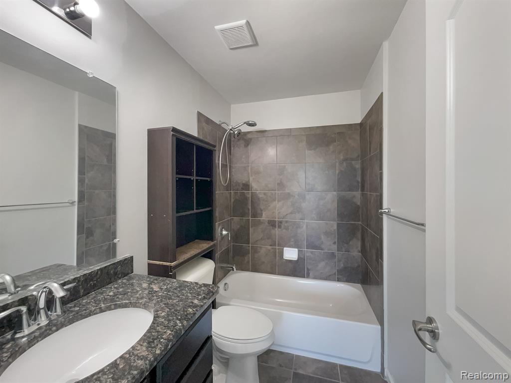 242 CENTER Boulevard, Wixom, MI 48393 — Photo 12