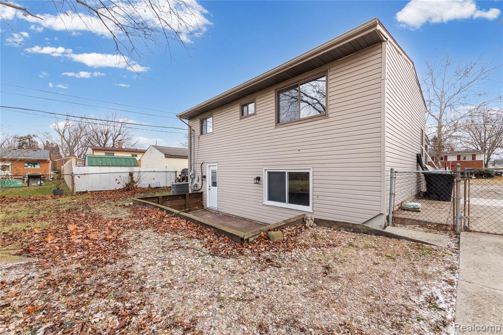 31630 E Ditner Drive, Rockwood, MI — Photo 27