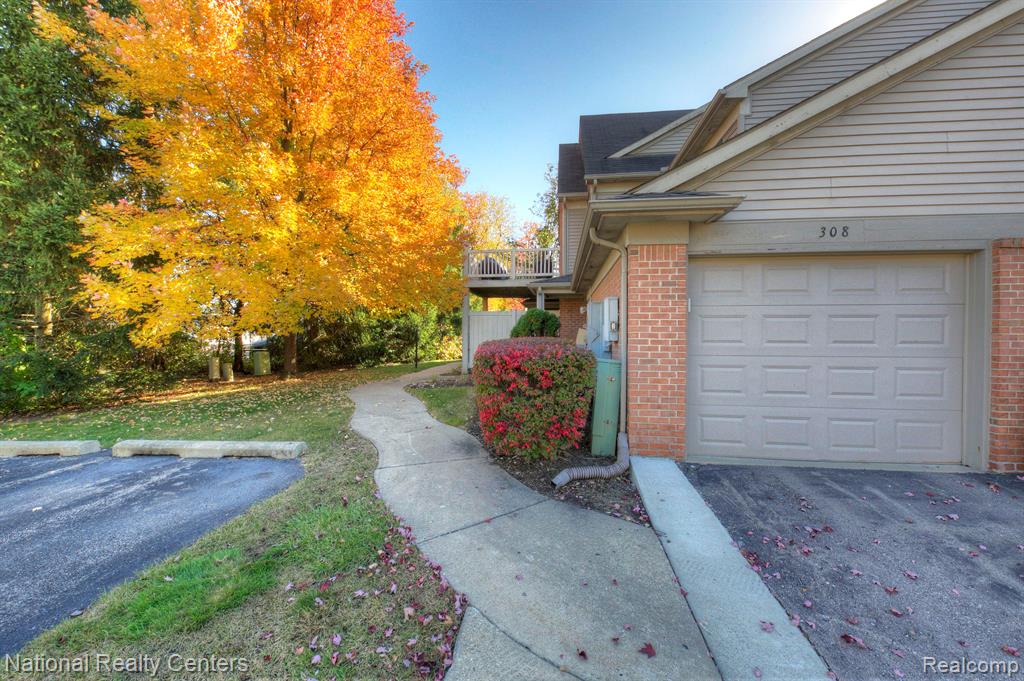 306 MARIGOLD Circle, Westland, MI — Photo 22