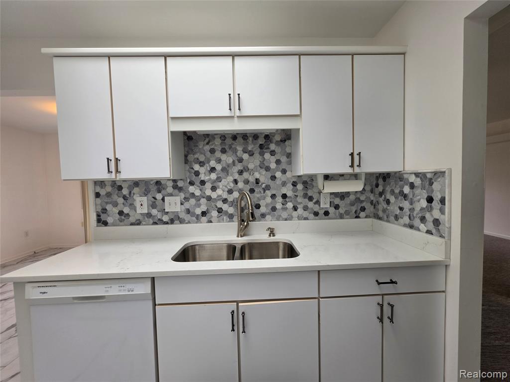 48484 Savoy Court, Utica, MI 48315 — Photo 5