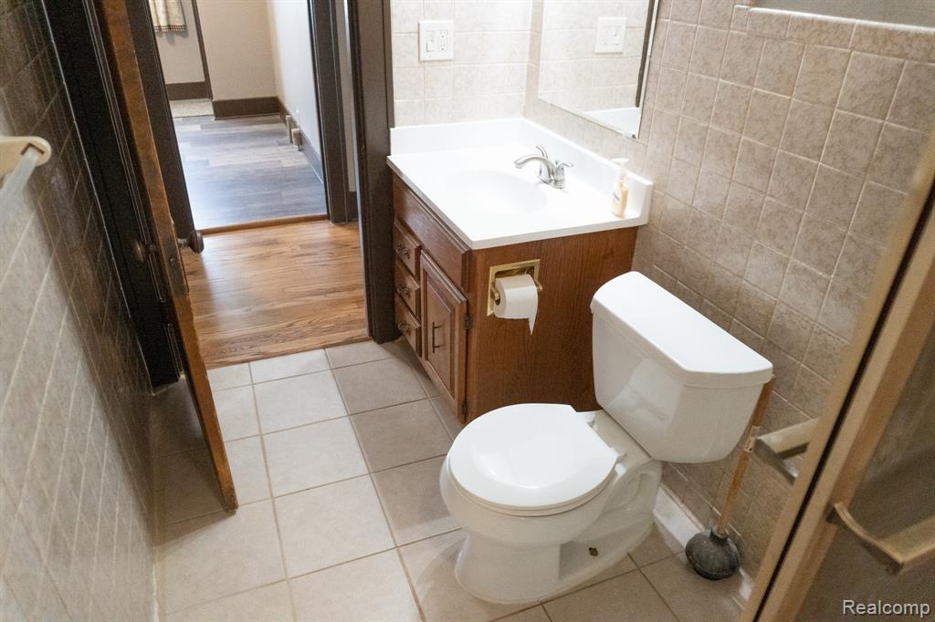 825 Frank Street, Flint, MI 48504 — Photo 17