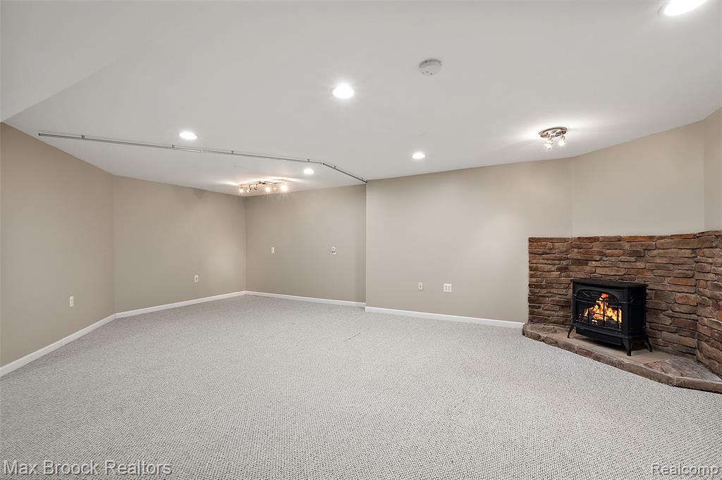 30995 Blueridge Drive, Novi, MI 48377 — Photo 24