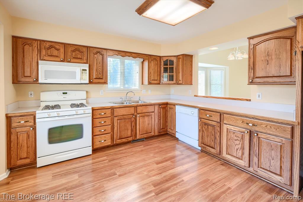 5930 Cross Creek Drive, 246, Swartz Creek, MI 48473 — Photo 16